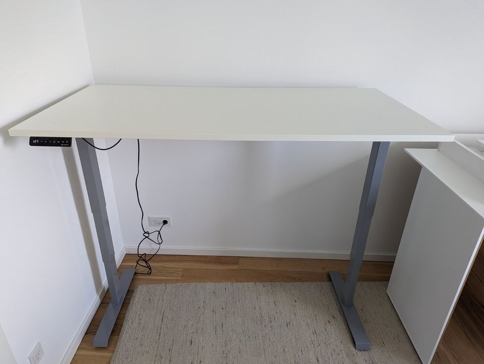 Elektrisch höhenverstellbarer Schreibtisch, 160x80 weiß Ergotopia in München