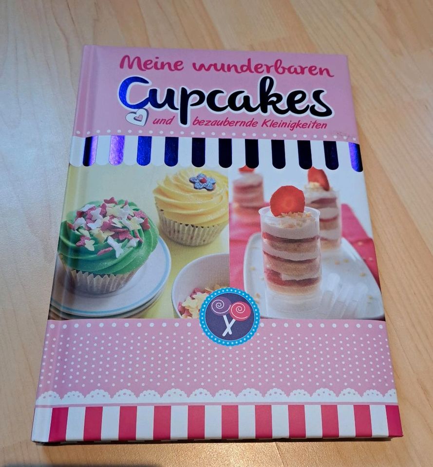 Cupcakes Cacke Pops Muffins Kinderkuchen Lollies in Solms