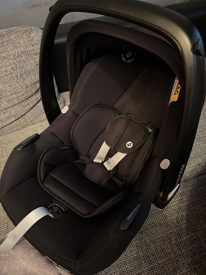 Babyschale Maxi Cosi Tinca Sommerbezug FamilyFix2 Isofix Base in Klostermansfeld