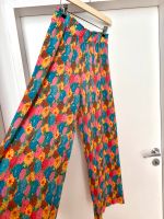 Zara Sommerhose Hose bunt retro weit Marlene Palazzo Blumen Kr. München - Hohenschäftlarn Vorschau