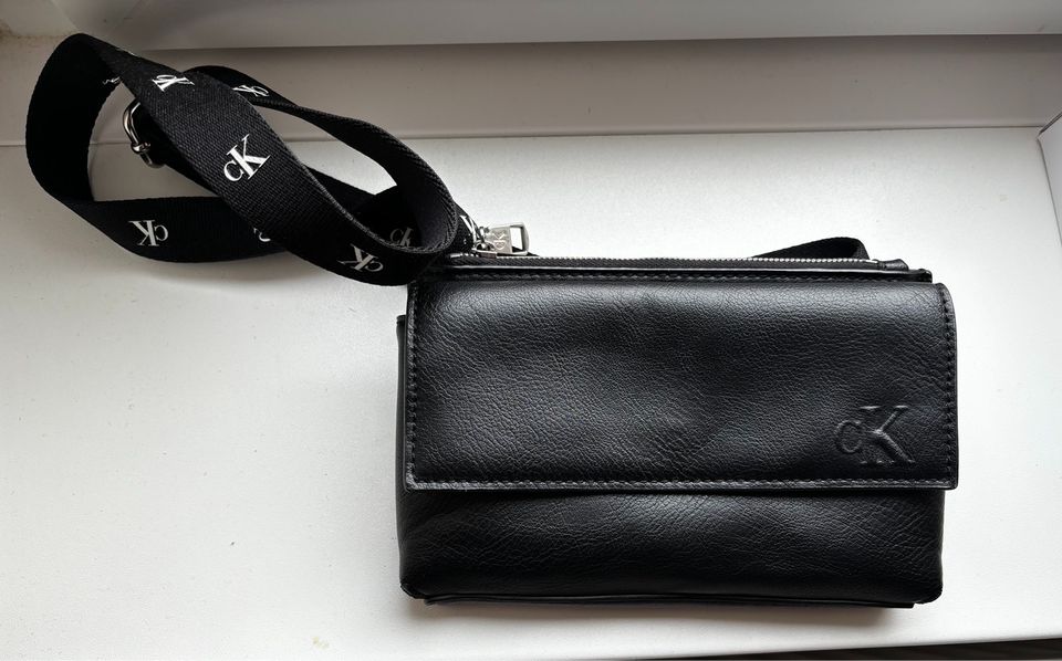 Calvin Klein Damen Cross Body Echtleder Tasche in Duisburg