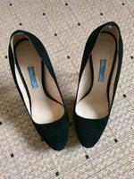 Original prada Pumps Wildleder Pumps schwarz Gr. 38 Logo Gold Rheinland-Pfalz - Oberwesel Vorschau