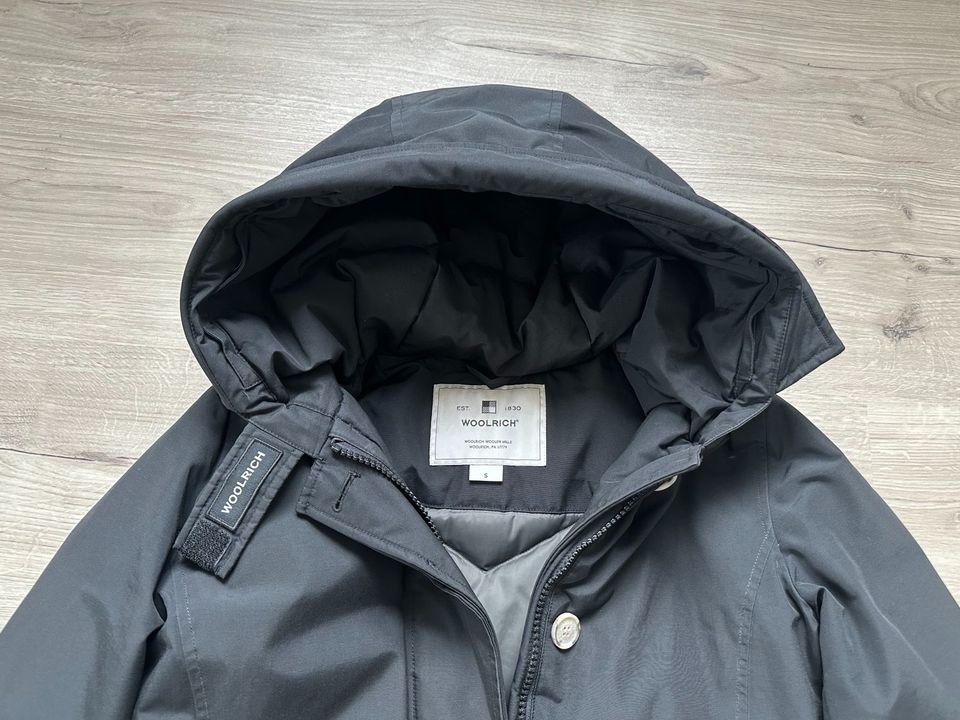 Woolrich Arctic Parka Damen slim fit schwarz Größe S in Ergolding