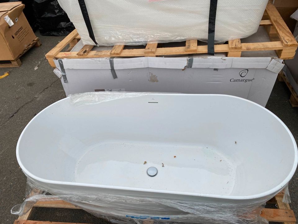 Camargue Freistehende Badewanne Sanitäracryl weiß, Restposten Paletten Großhandel für Wiederverkäufer in Tanna
