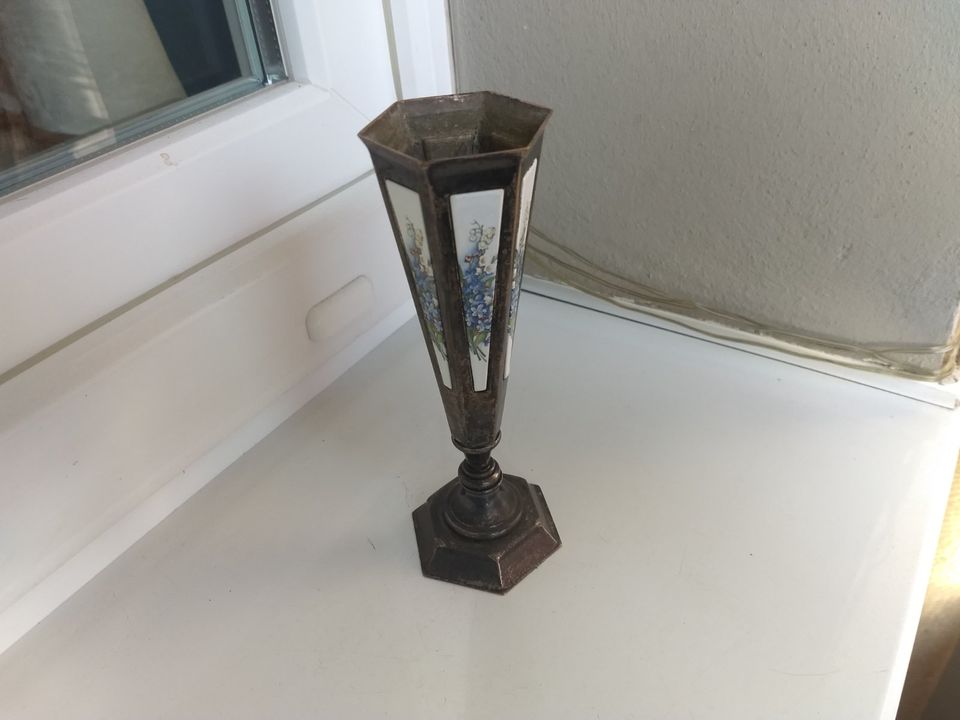 alte kleine Vase mit Emaille - Vergissmeinnicht - Metall - 17 cm in Berlin