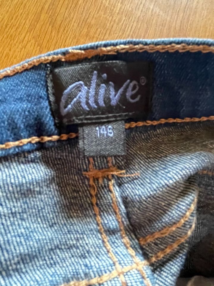 2 Jeans von Alive Gr. 146 in Langen (Hessen)