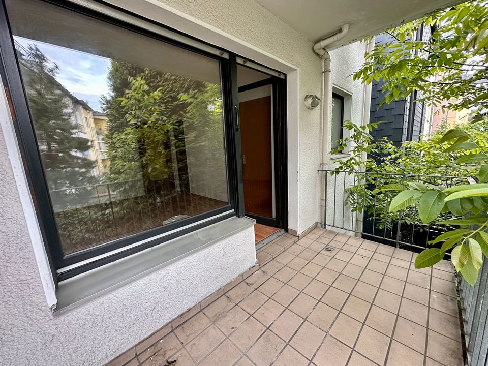 1 Zimmer Apartment mit großem Balkon in zentraler Lage von Essen Kray in Essen