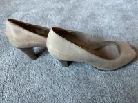 Tamaris Pumps Gr. 39 beige Leder Nordrhein-Westfalen - Meckenheim Vorschau