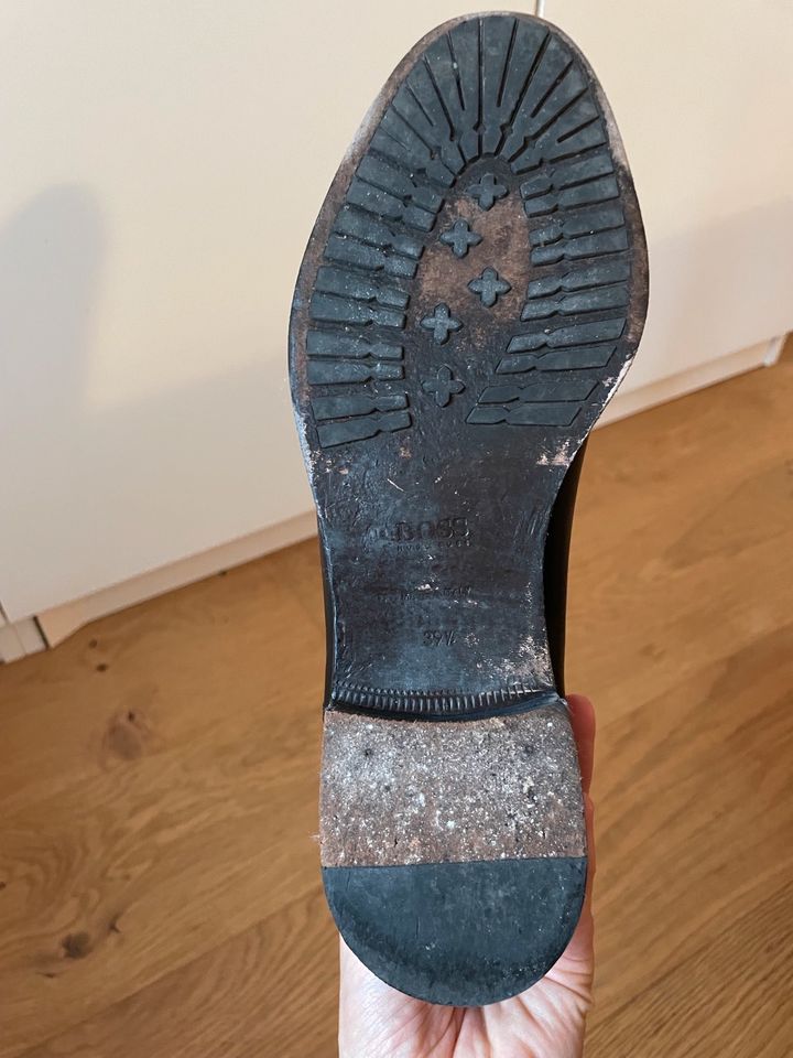 Hugo Boss Leder Chelsea Boots Gr. 39,5 in Höhenkirchen-Siegertsbrunn