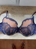 LA PERLA BH violett/hautfarben gefüttertes Körbchen Gr. 75 C Hessen - Buseck Vorschau