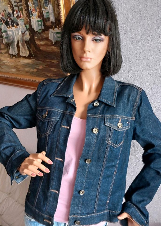 Damen Jeansjacke von Tommy Hilfiger im Bestzustand in Warburg