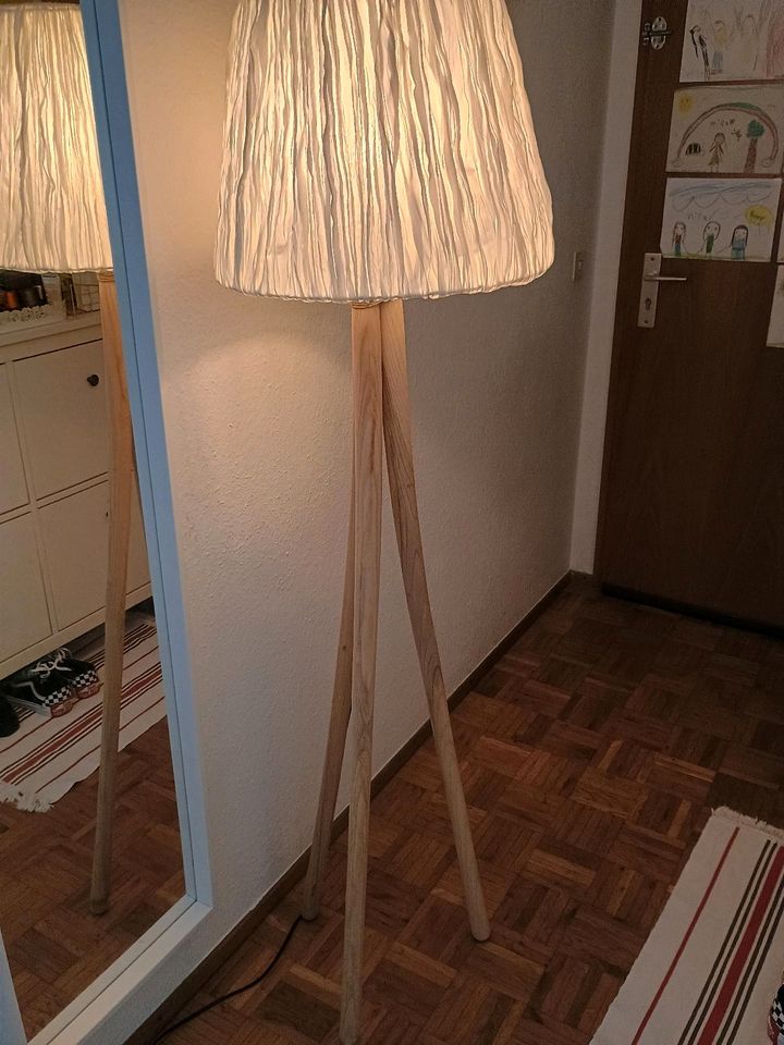 Stehlampe (IKEA Lampenschirm) Buche E27 Holz Unikat in Reutlingen