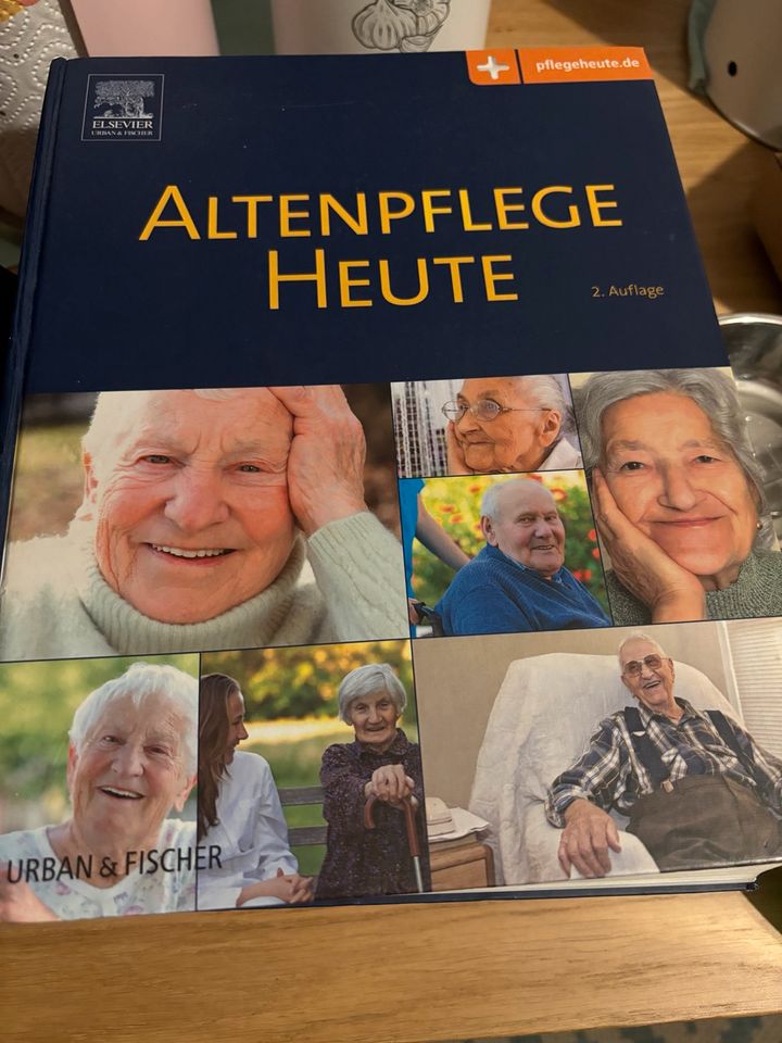 Verkaufe einmal Lernkarten, fünf Bücher für Kranken u.Altenpflege in Krefeld