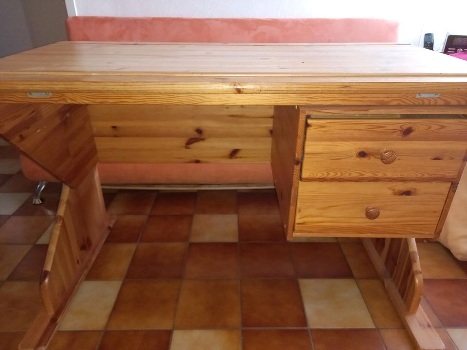 Schreibtisch* Höhenverstellbar* aus Kieferholz in Namborn