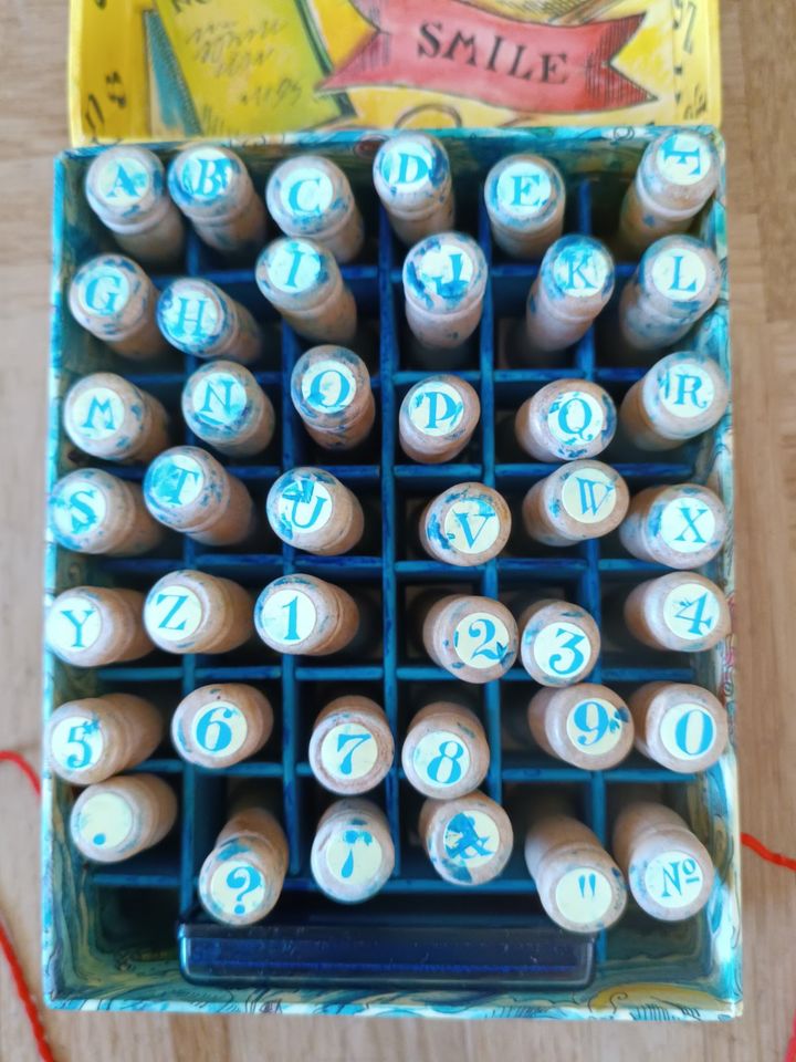 Alphabet Stamps im Karton 42 Stempel Buchstaben Nummern in Hamburg