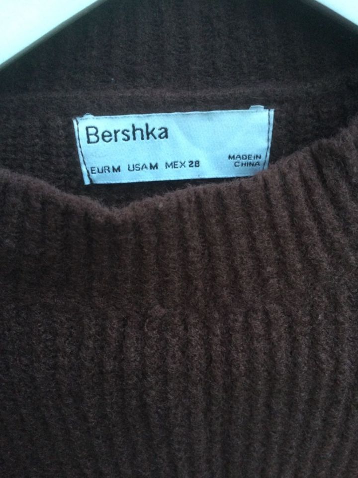 Pullover Gr M denken Braun von Bershka in Willich