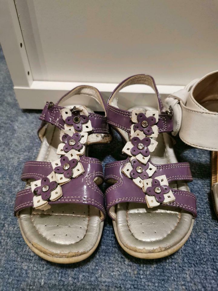 Hausschuhe Sandalen Turnschuhe in Burgoberbach