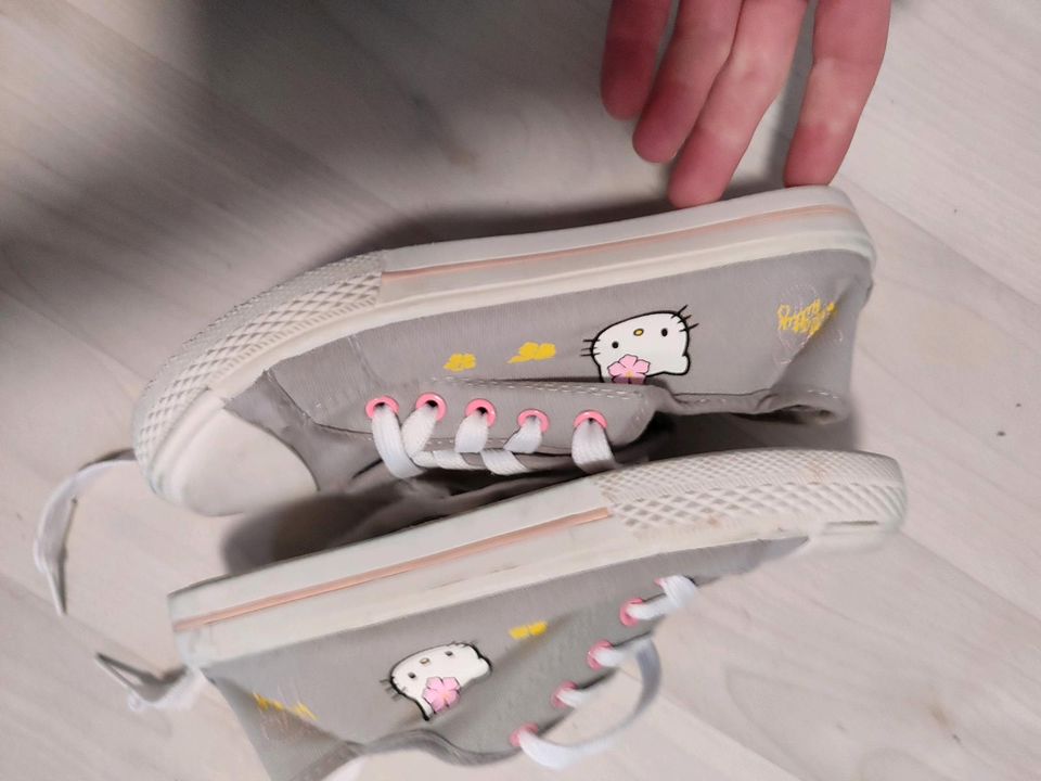 Hello Kitty Schuhe gr 33 Mädchenschuhe Halbschuhe halb Chucks in Fürth