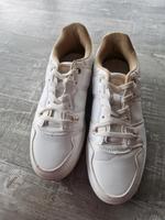 Sneaker weiß/gold allerletzte Preissenkung Bayern - Bad Neustadt a.d. Saale Vorschau