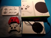 Xbox Series  S mit 2 Controller, Ladestation, Karton Nordrhein-Westfalen - Beckum Vorschau