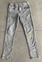 C& A Jeans Hose Gr.146 grau ( kleiner Loch- siehe Bild) Nordrhein-Westfalen - Dorsten Vorschau