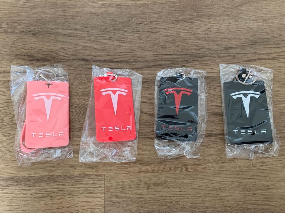 Tesla Karte Hülle mit Schlüsselanhänger Neu in Berlin