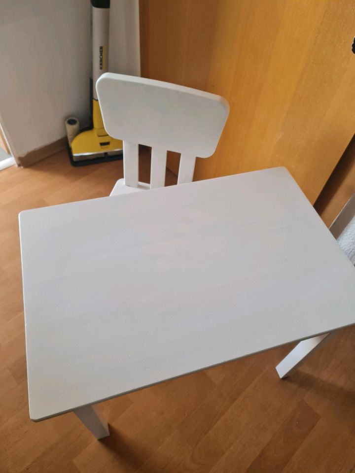 Kindertisch plus Stuhl zu verkaufen in Neubrandenburg