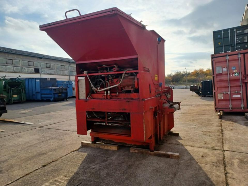 stationäre Müllpresse No 04 Avermann Avos SP-12 in Bad Tennstedt