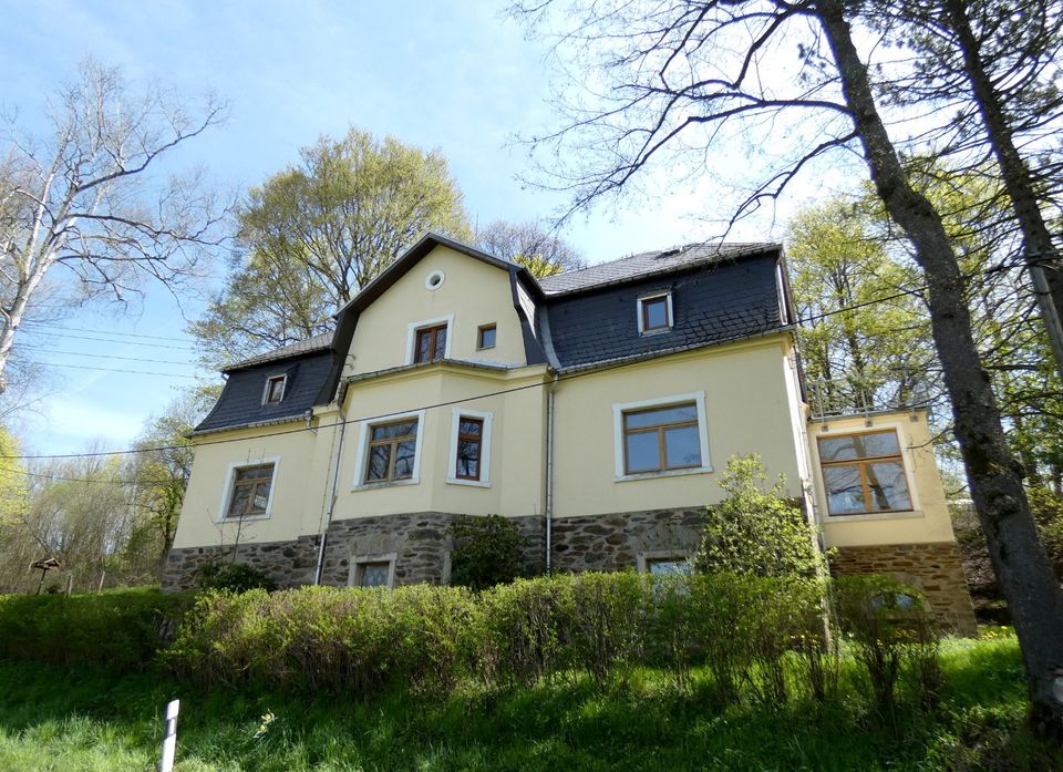 Schöne, teilsanierte Gründerzeit - Villa mit Wintergarten & Dachterrasse auf 2.868 m² großem Grundstück in Schlettau in Schlettau