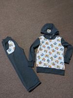 Hoodie Hose gr.110 Dino handmade Nordrhein-Westfalen - Oerlinghausen Vorschau