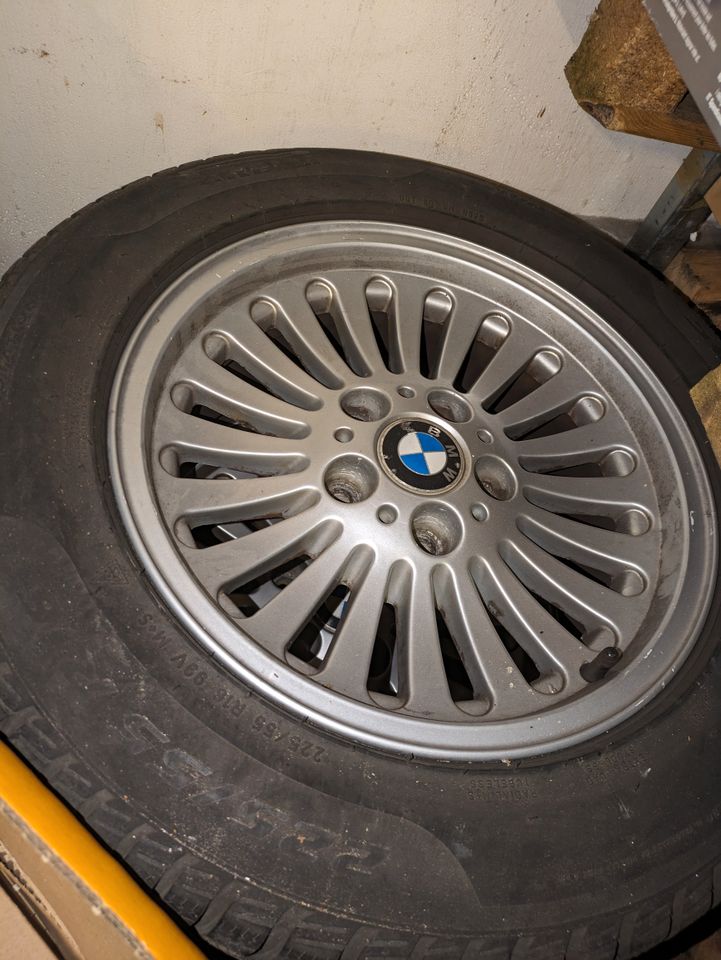 4x BMW Felgen E39 5x120 Winterreifen Styling 33 Pirelli Sottozero in Berlin