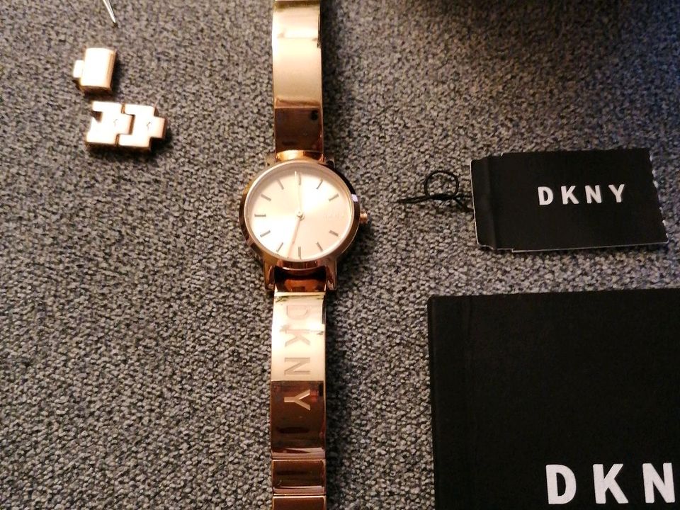 DKNY Damenuhr rosegold in Rauen