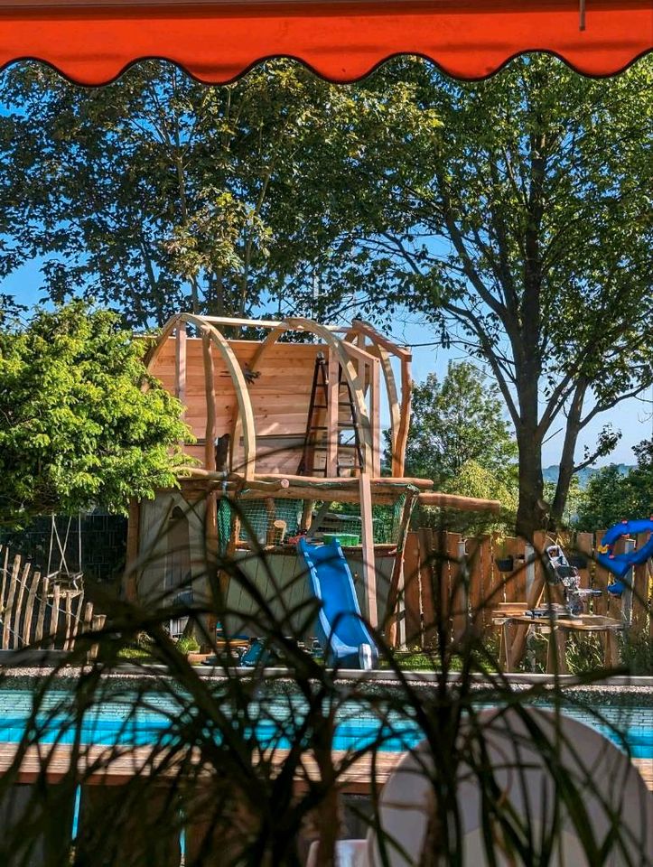 Baumhaus Spielplatz Gartenhaus Stelzenhaus Robinie Lärche in Remscheid