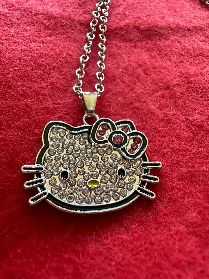 Hello kitty kette in Berlin