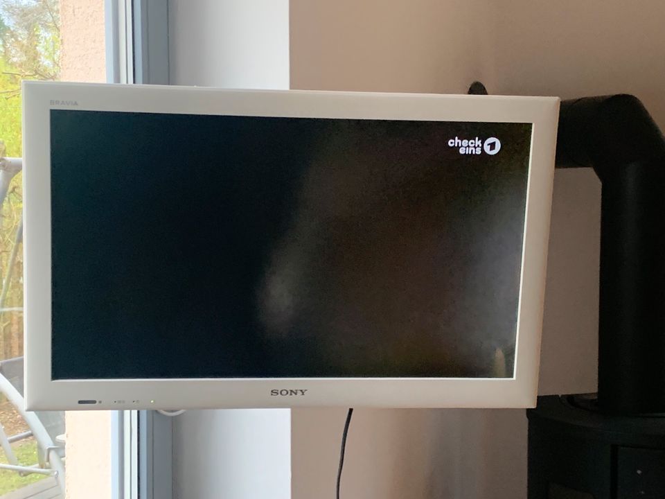Fernseher, Sony Bravia, 66 cm, mit Wandhalterung in Kiel