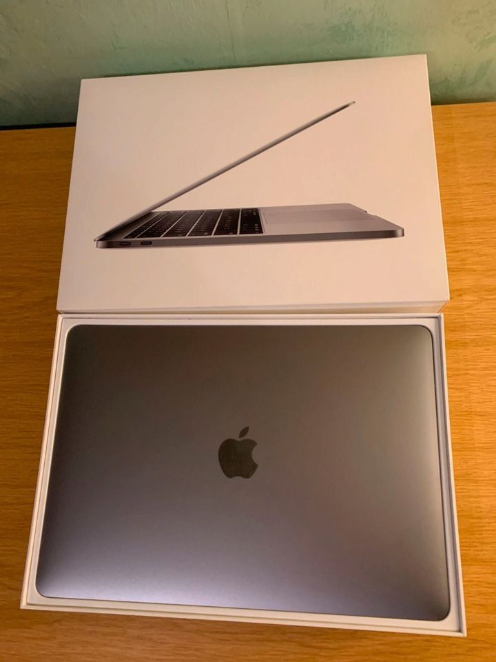 Apple MacBook Pro 13 Zoll 2017 8GB RAM 128GB SSD neuwertig in Berlin