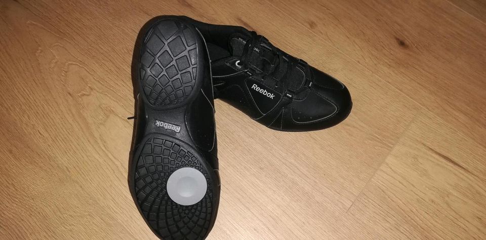 Neuer Reebok Tanz - und Fitnessschuh Größe 38 schwarz in Bad Brückenau