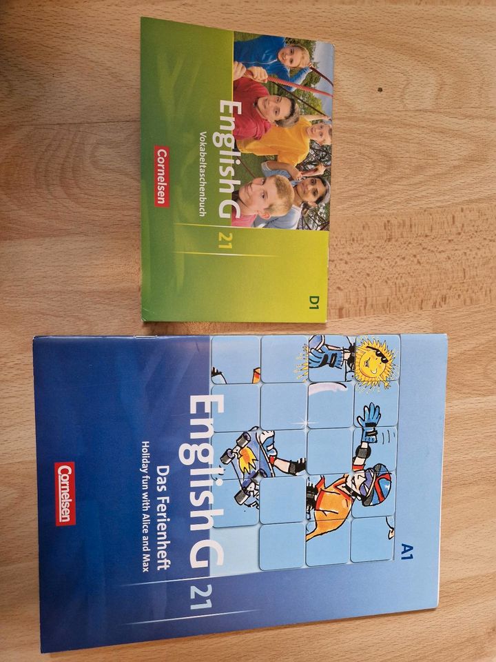 Verschiedene Schulbücher in Zellertal