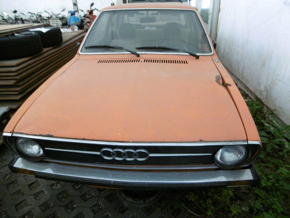 Audi 80 Baujahr 1976 Chrom Modell mit Papieren an Bastler in Köln