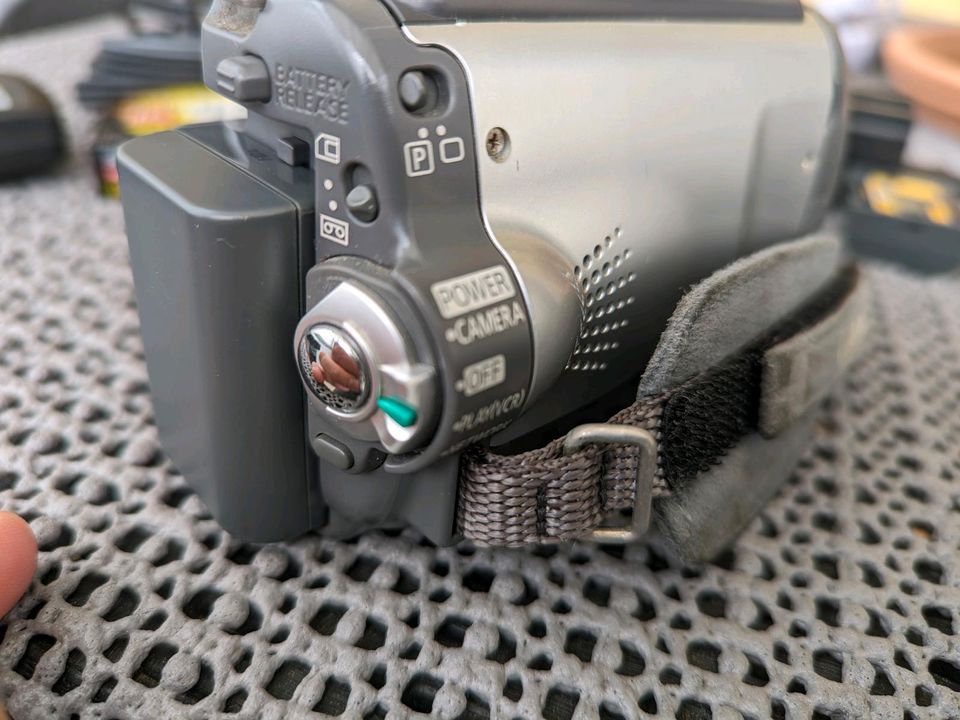 Canon MVX200 E Camcorder (miniDV), in bestem Zustand und Zubehör in Wetzlar