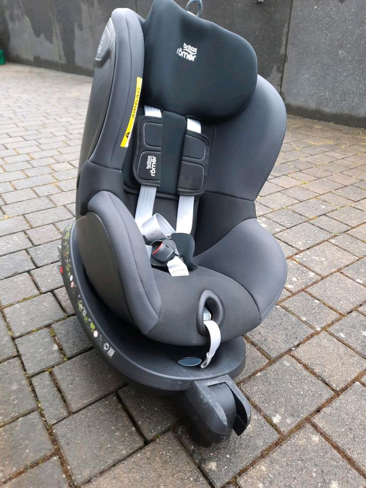 Britax Römer Dualfix 2R Reboarder 360°Kindersitz in Bad Laasphe