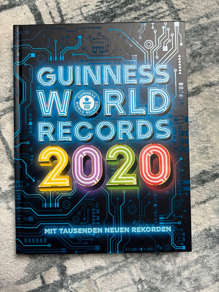 Verkaufe die beiden Guiness World Records Bücher in Riethgen