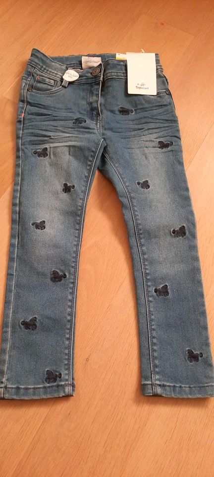 Jeans neu mit Etikett in Größe 104 in Dessau-Roßlau