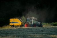 Rundballen pressen von Heu/Heulage Stroh Silage/Silo Lohnarbeiten Nordrhein-Westfalen - Ruppichteroth Vorschau