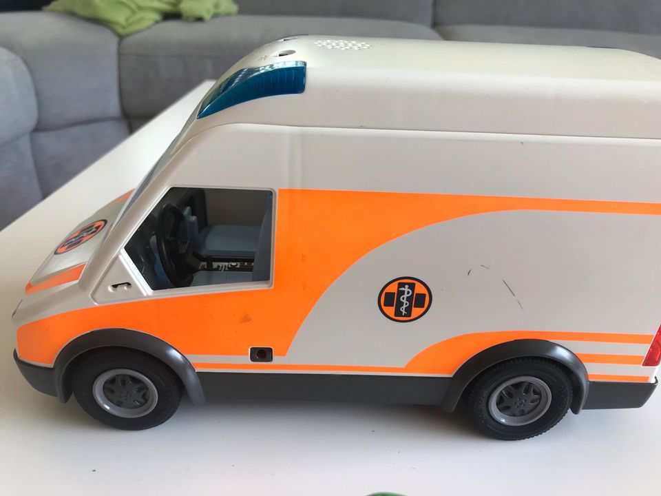 Playmobil 70049 Krankenwagen + Zugabe in Laubenheim Nahe