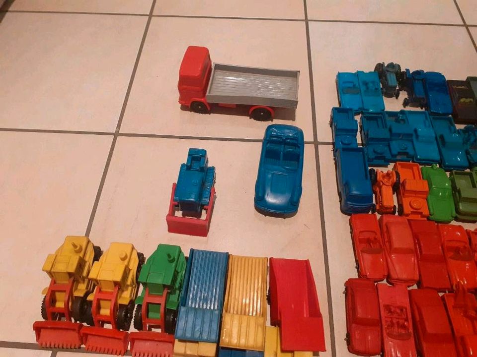 Alte Tomte, Venyl Toys Gummiautos aus den 60er Jahren in Wesseling