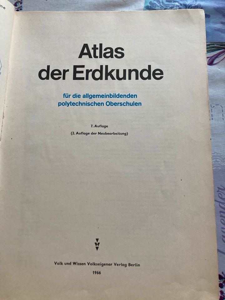 Atlas der Erdkunde aus DDR-Zeiten - 1966 in Erfurt