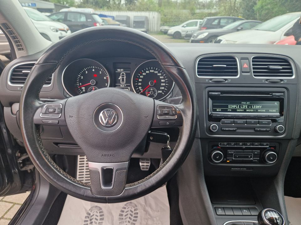 Volkswagen Golf Style PDC Klima SHZ TÜV neu Freisprech Multi in Hude (Oldenburg)