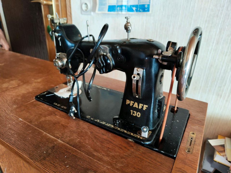 Vintage Nähmaschine von Pfaff in Althengstett