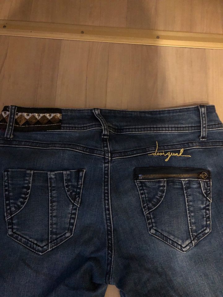 Tolle Jeans von Desigual Bestick nur 2 mal getragen in Würzburg